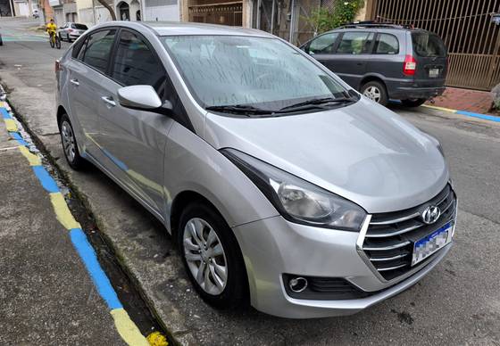 HYUNDAI HB20S 1.6 COMFORT PLUS 16V FLEX 4P AUTOMÁTICO